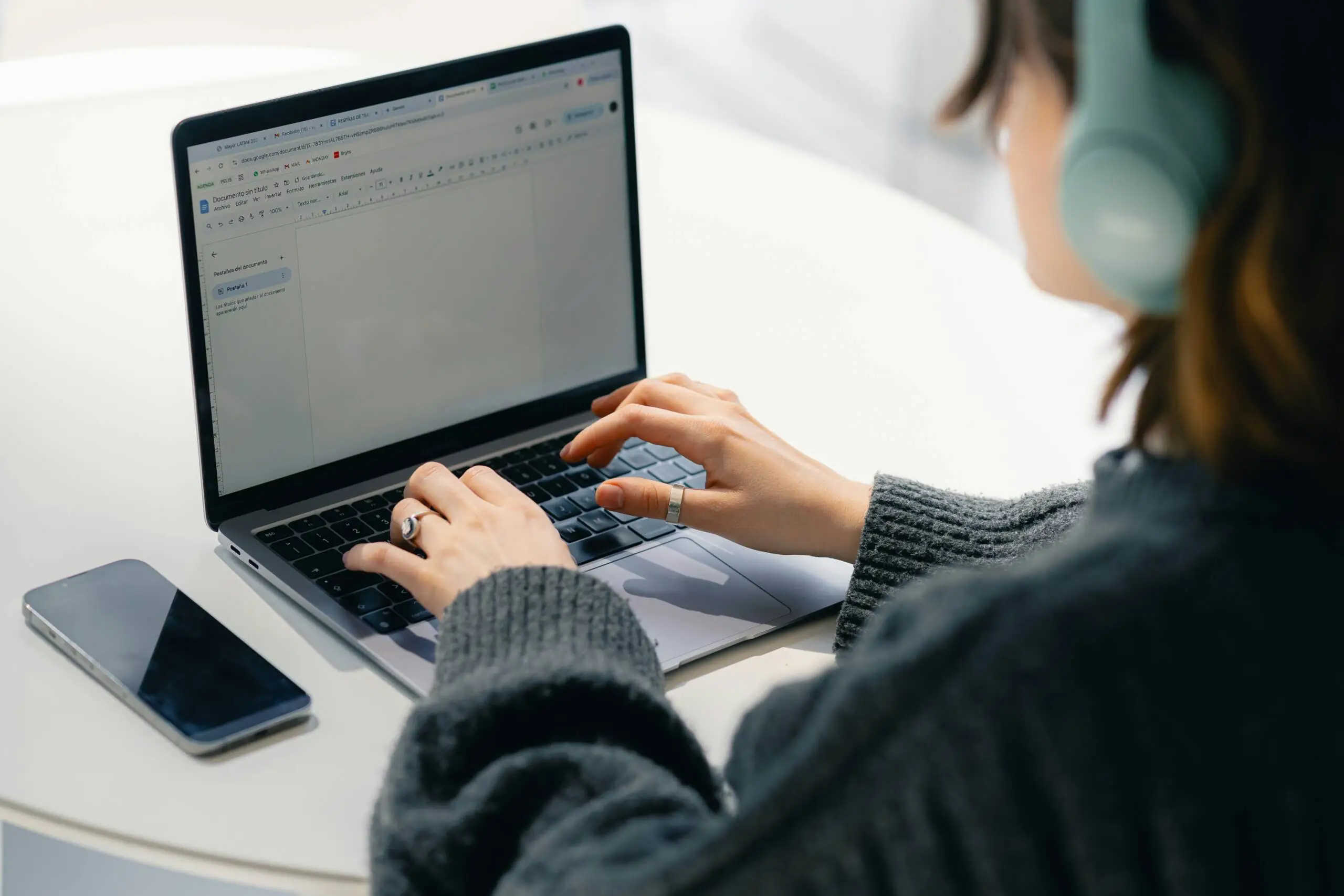 Cómo estudiar y trabajar a la vez: Estrategias y consejos efectivos