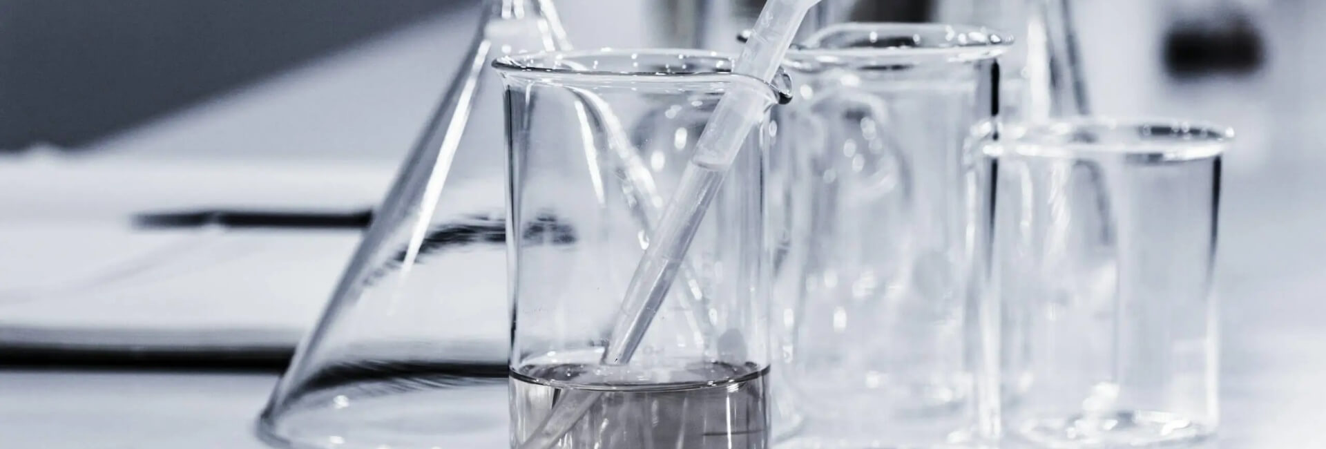 Qué se hace en un laboratorio clínico y quién trabaja en él