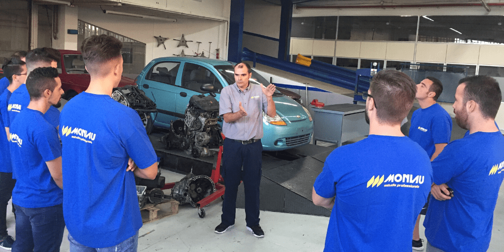 Quines sortides professionals té estudiar automoció?