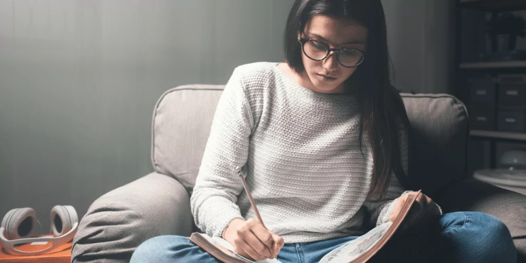 ¿Cómo estudiar por la noche sin quedarse dormido?